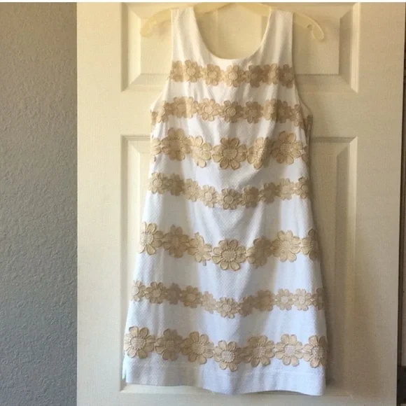 Lilly Pulitzer Delia shift dress in resort white with gold truly petal lace - Picture 1 of 8